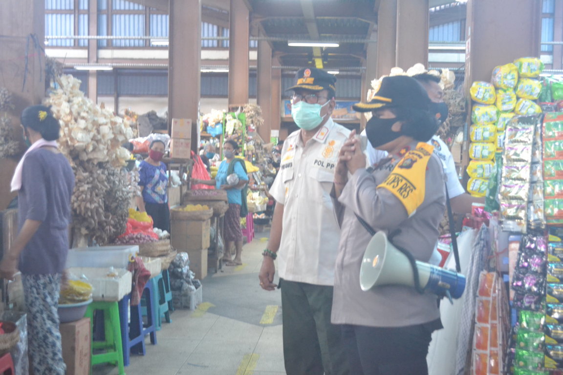 Tim Yustisi yang terdiri dari TNI, POLRI, Dan Anggota Satpol PP Kabupaten Klungkung, mengadakan giat Pelaksanaan Yustisi Penerapan Disiplin dan Penegakan Hukum dalam rangka Menegakkan Protokol Kesehatan dan Pendisiplinan Masyarakat dalam pengunaan masker terhadap tempat keramaian terutama di pasar-pasar.
