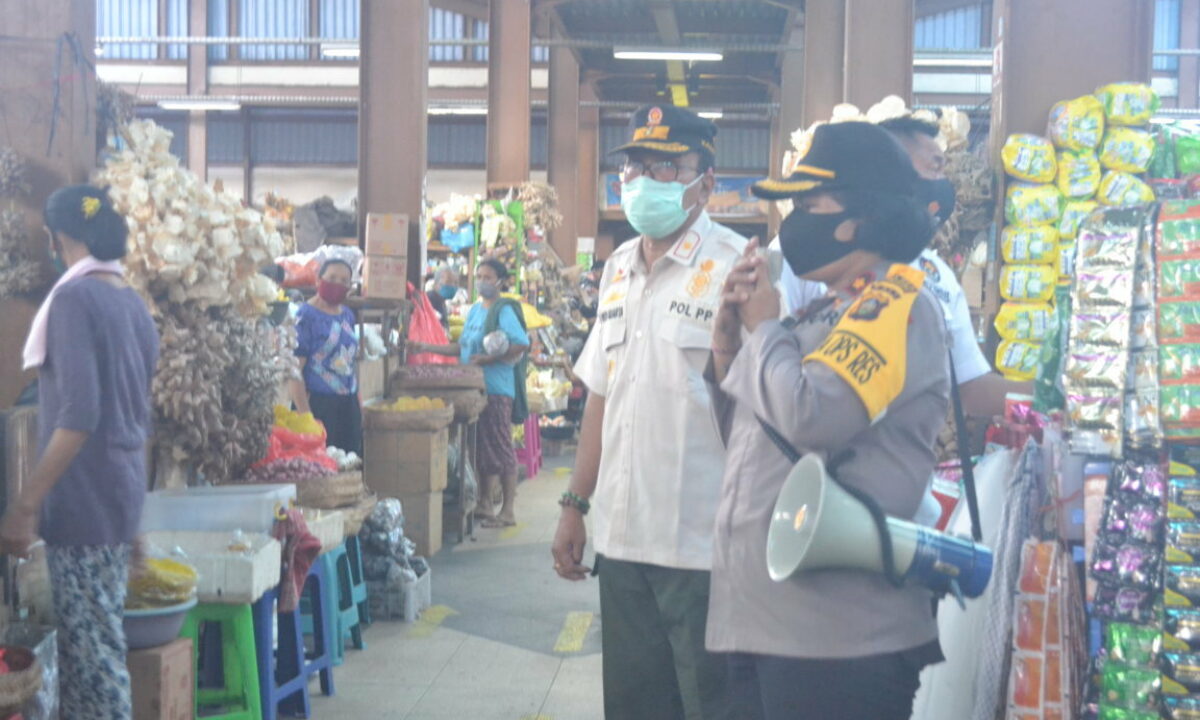 Tim Yustisi yang terdiri dari TNI, POLRI, Dan Anggota Satpol PP Kabupaten Klungkung, mengadakan giat Pelaksanaan Yustisi Penerapan Disiplin dan Penegakan Hukum dalam rangka Menegakkan Protokol Kesehatan dan Pendisiplinan Masyarakat dalam pengunaan masker terhadap tempat keramaian terutama di pasar-pasar.