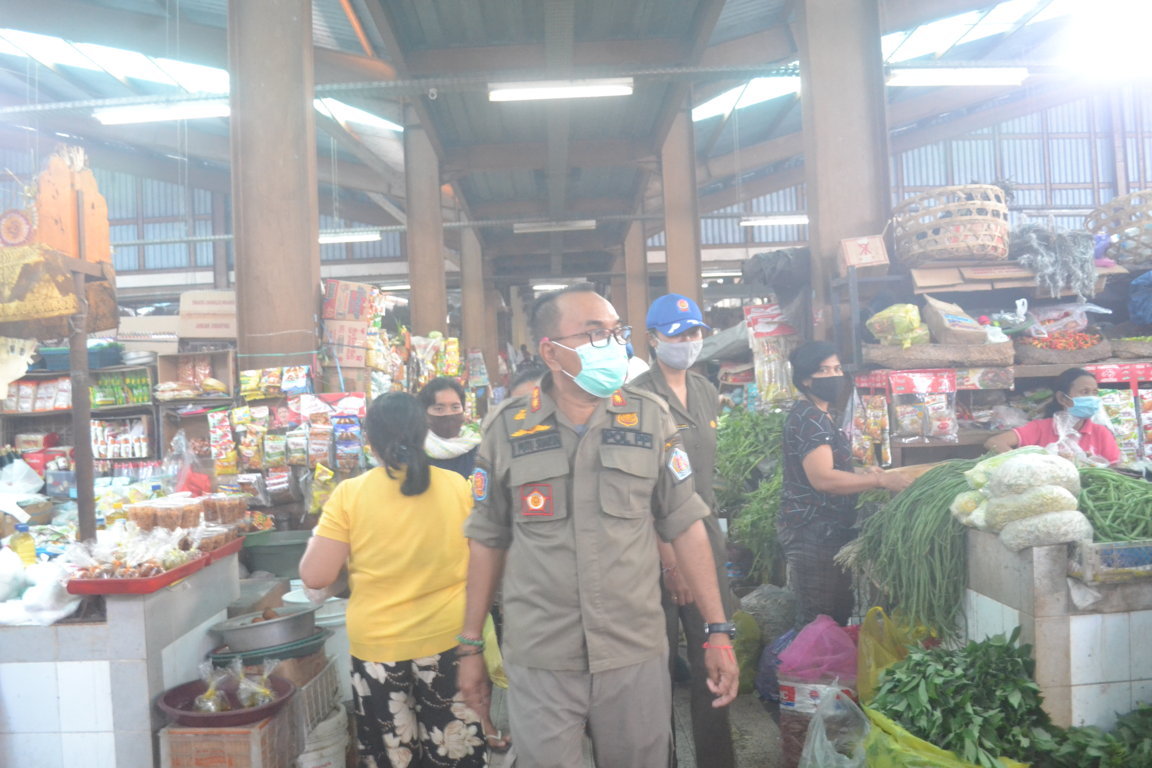 KasatPol PP dan Anggota Melaksanakan sidak ketaatan dan kepatuhan warga masyarakat terhadap protokol kesehatan khususnya dalam memakai masker.