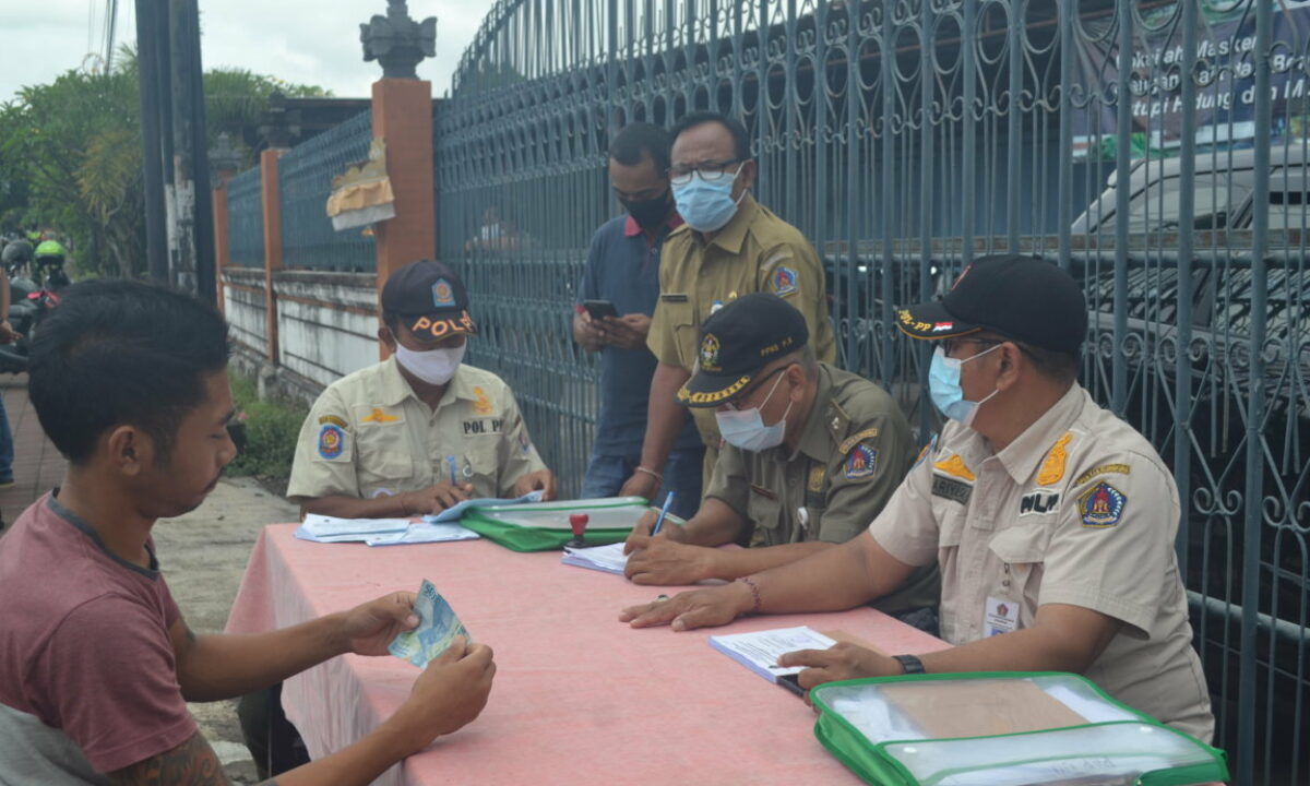 SIDAK MASKER TIM SATGAS COVID-19 JARING 10 ORANG PELANGGAR DISIPLIN MASKER