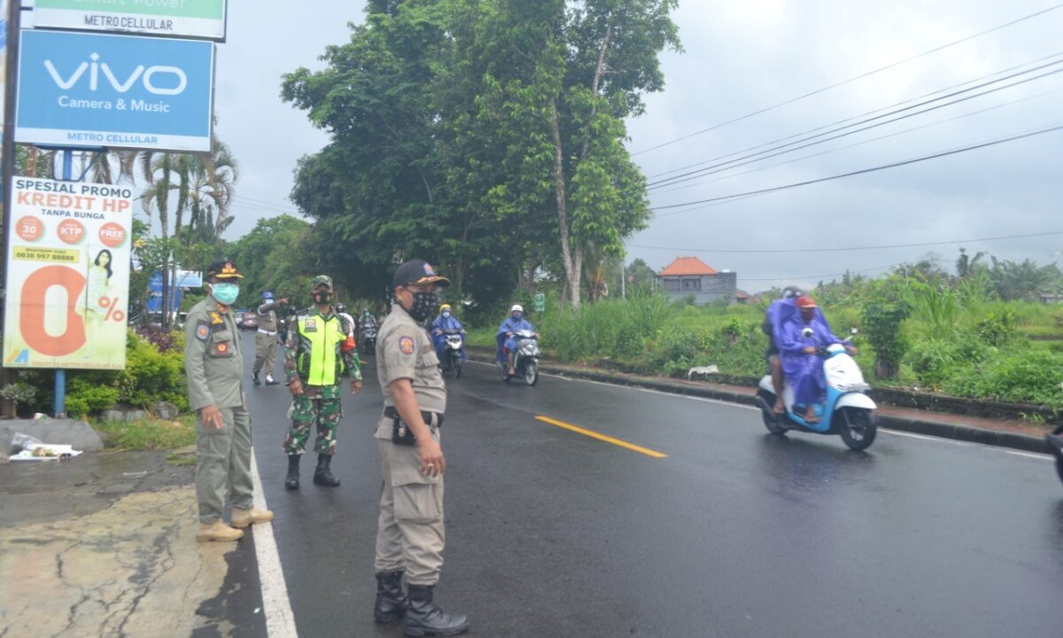 WALAU CUACA HUJAN TIM SATGAS COVID-19 TETAP MENGADAKAN SIDAK PROKES.